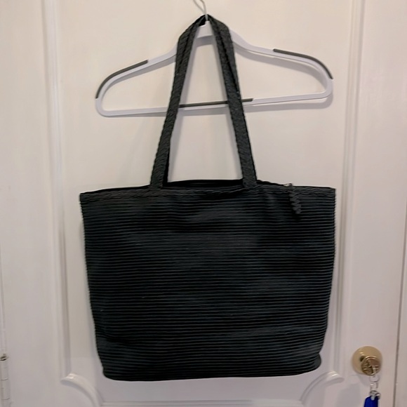 Coldwater Creek Handbags - Coldwater Creek large black woven shoulder zip tote VGUC